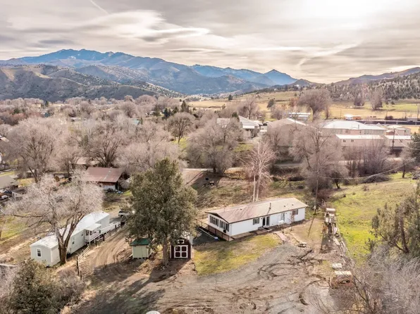 220 School House Dr, Dayville, OR 97825