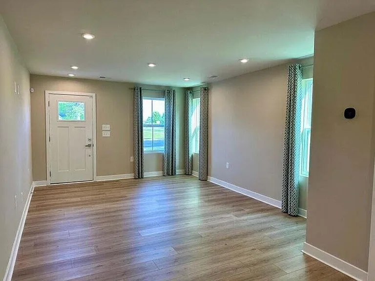 107 Oxbow Dr — Photo 4