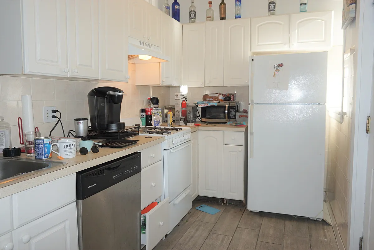 Building Photo - 56 Egmont St #1