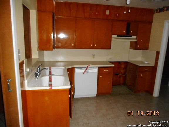 4th image of 403 Pilgrim Dr