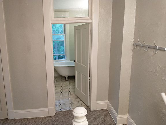 5th image of 213 E Sycamore St #1/2