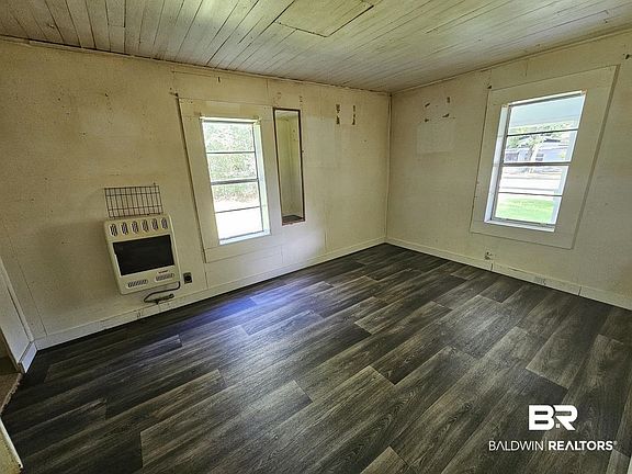 3rd image of 298 W Banyan St