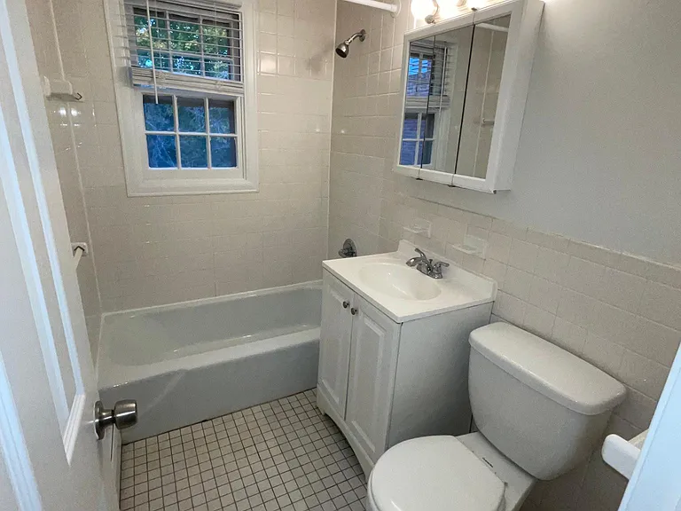 72 Charter Oak St #B — Photo 3