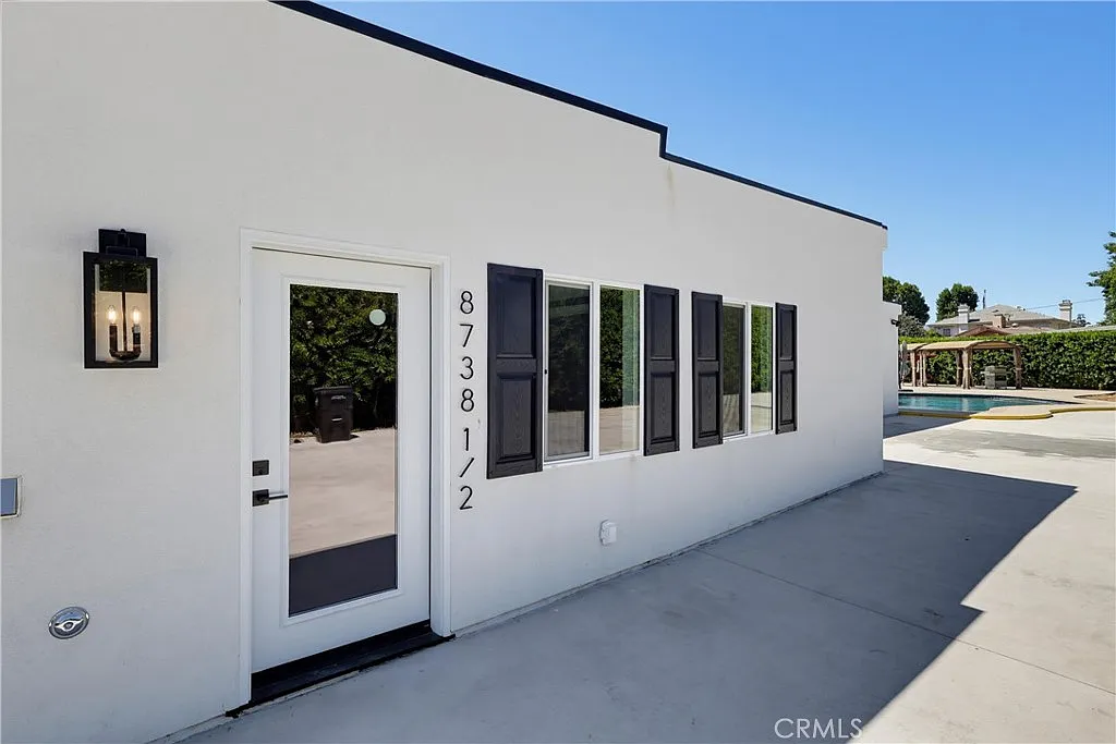 3 bed, 1185 sqft, $4,000 — Photo 1
