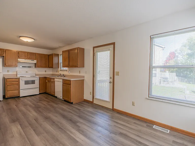 240 Richards Dr — Photo 18