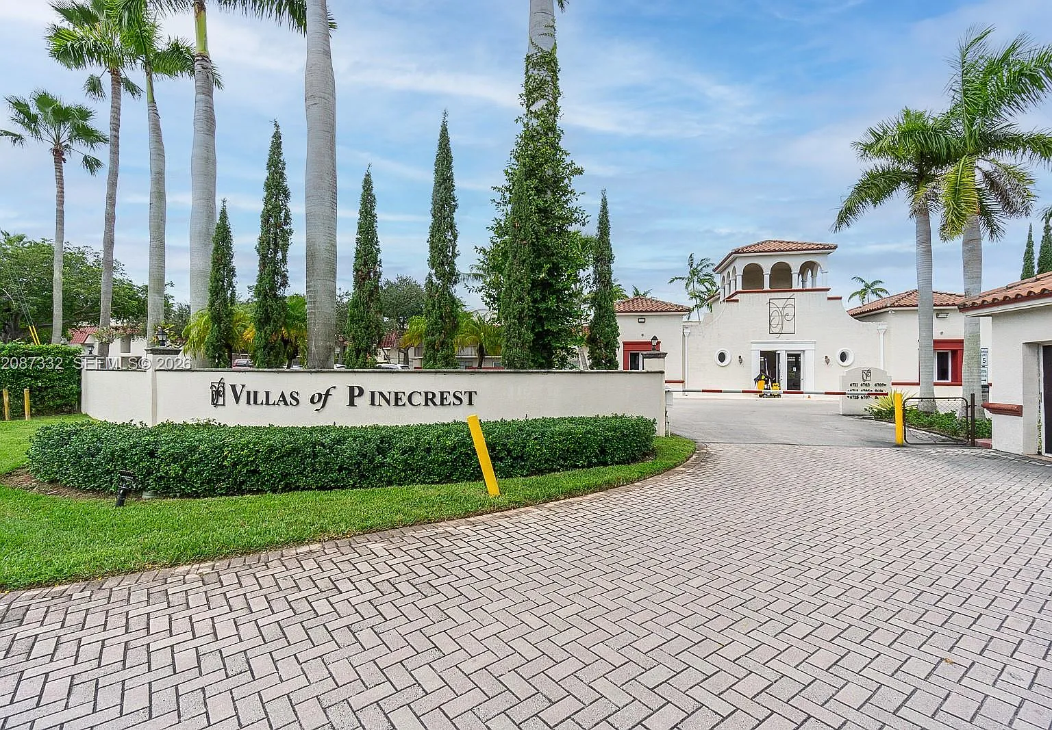 Villas Of Pinecrest Condo — Photo 2