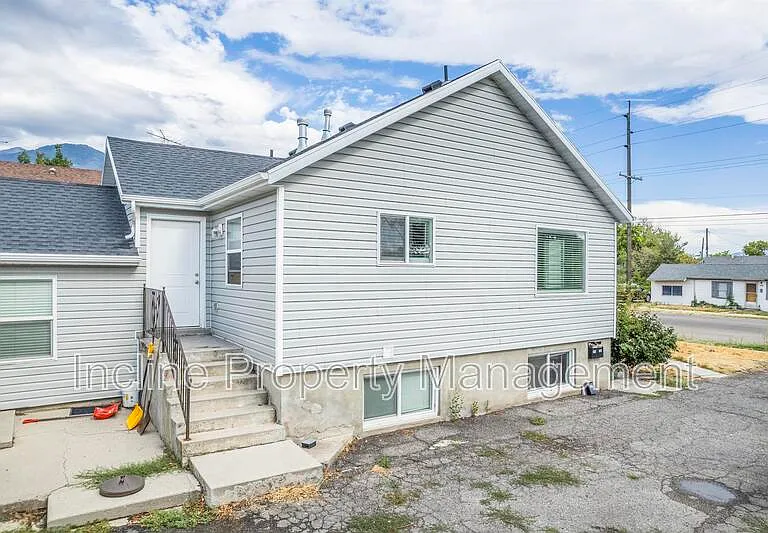 792 W 500 N — Photo 18