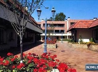 300 Gorge Rd APT 16, Cliffside Park, NJ 07010