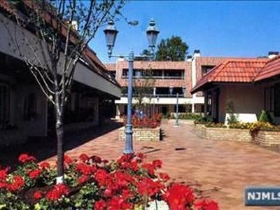 300 Gorge Rd APT 16, Cliffside Park, NJ, 07010