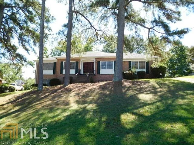 3110 Hazelwood Dr SW photo 1