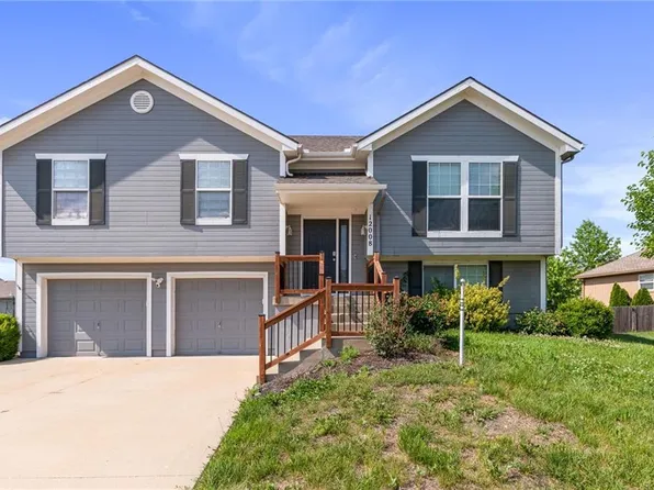 12008 E 214th Ter, Peculiar, MO 64078