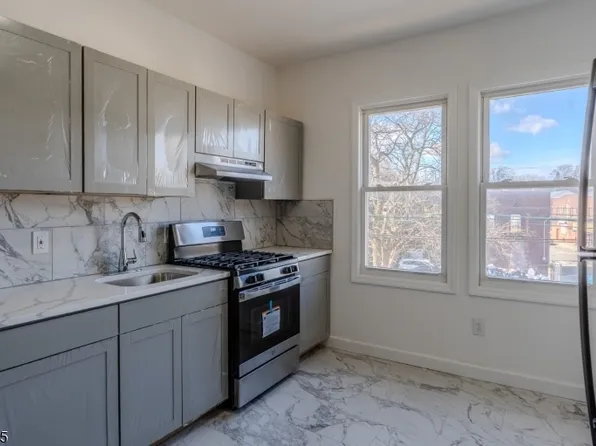 86-88 Abinger Pl #2R, Newark, NJ 07106