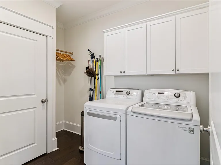 1077 Sinclair Way — Photo 12