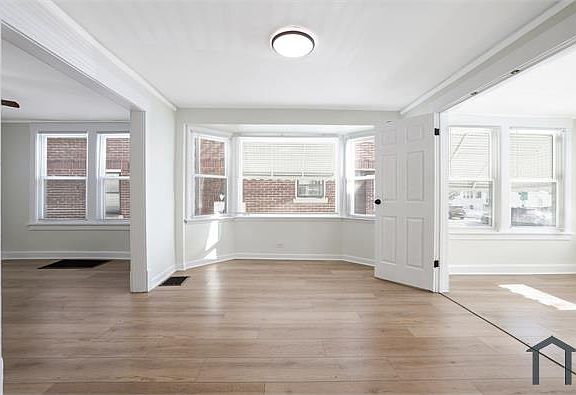 4th image of 1917 Emerson St Unit 1