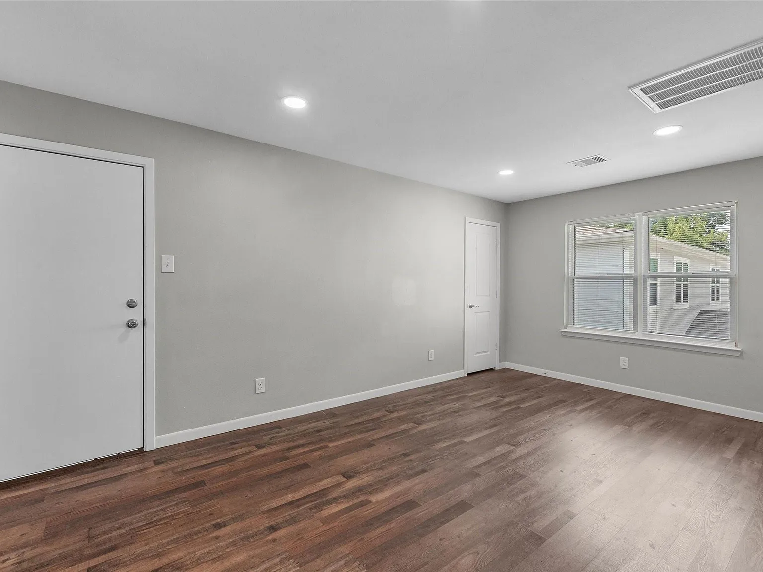 2 bed, 1.0 bath, 570 sqft, $1,150 — Photo 4