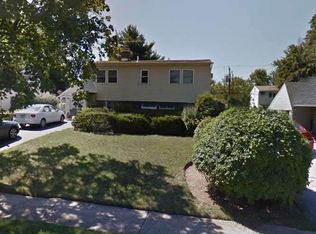 25 Sprucewood Dr, Levittown, NY 11756