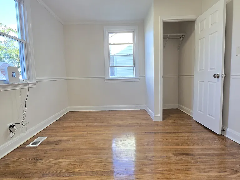 2515 Creighton Ave — Photo 3