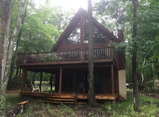 189 Eastwood Dr, Greentown, PA 18426