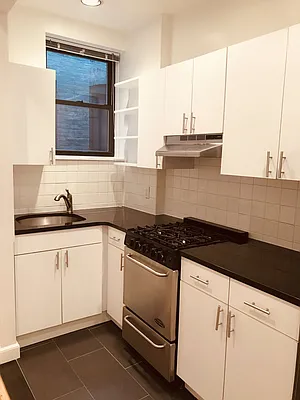 Rented by Metropolis Real Estate of Manhattan | media 49