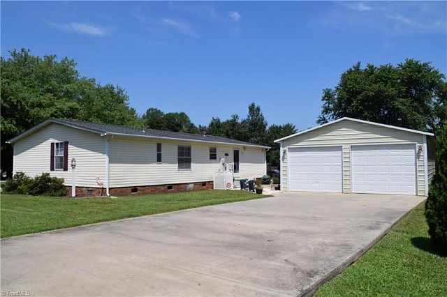 1st image of 409 Red Oak Dr