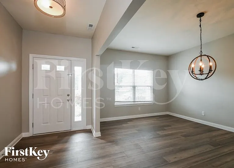 1771 Foudray Cir N — Photo 2