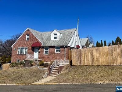 555 Victory Ave, Ridgefield, NJ, 07657