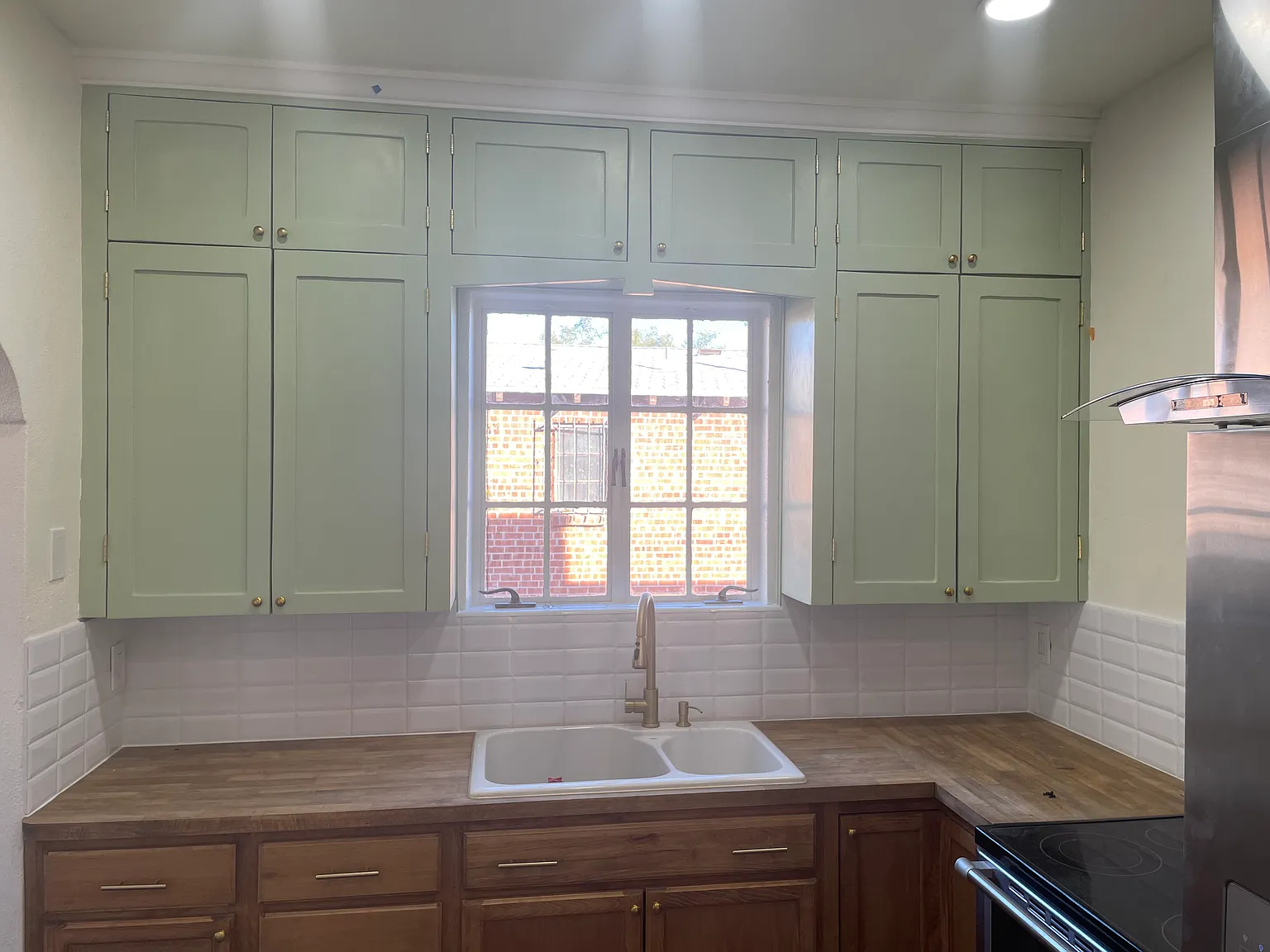 1305 E 9th St — Photo 3