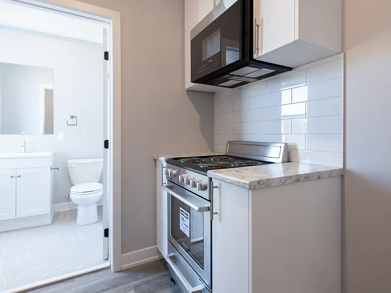 404 Elgin St — Photo 17
