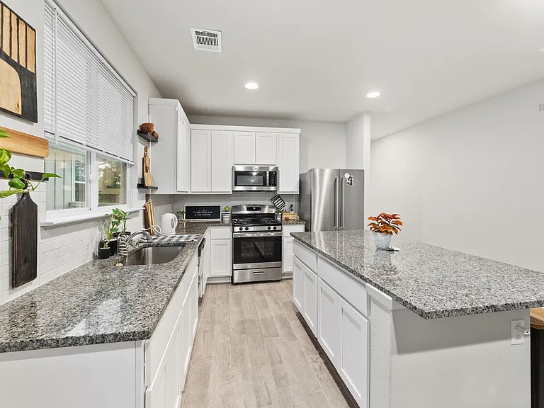 308 Catalina Dr — Photo 5