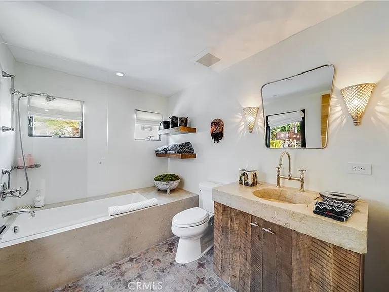 1920 Ocean Way — Photo 17