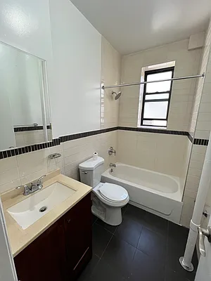 Bathroom, photo 1