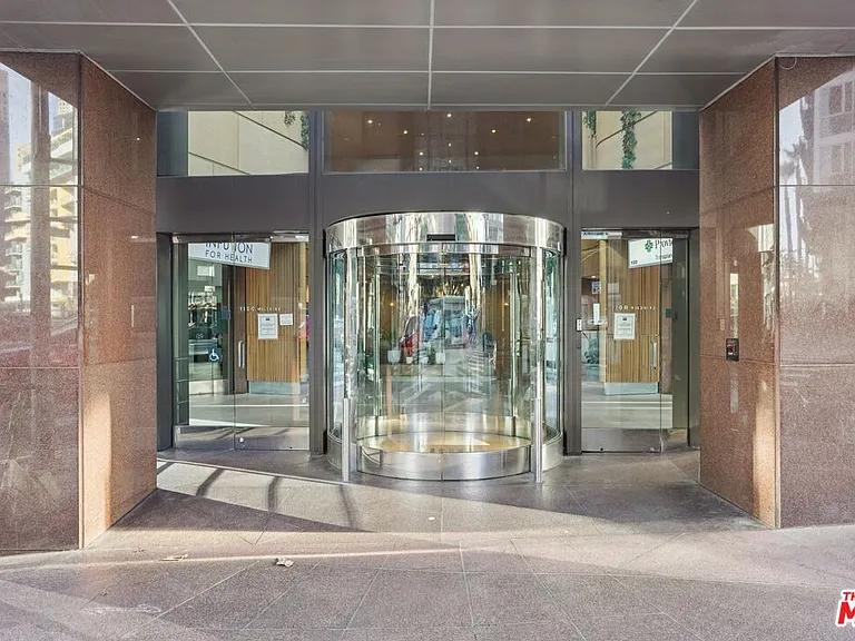 1100 Wilshire Blvd #2201 — Photo 42