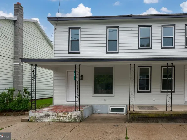 46 S York St, Etters, PA 17319
