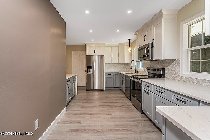 5th image of 74 Birchwood Lane