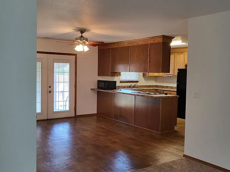 1908 Chris Ln #1910 — Photo 4