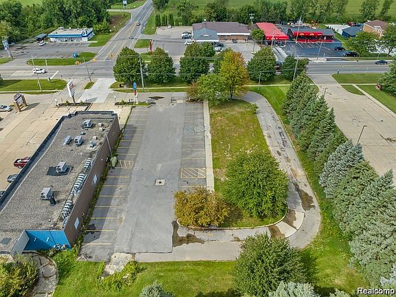 5th image of 8541 Miller Rd