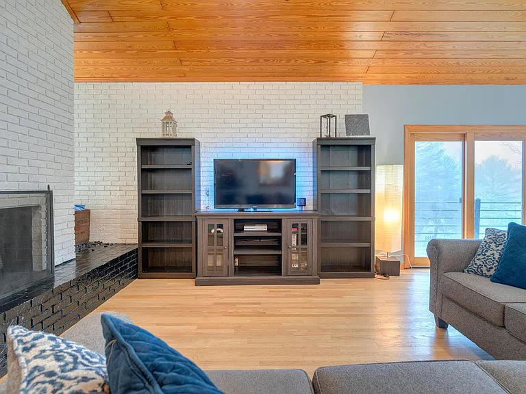 202 Fincastle Dr — Photo 4
