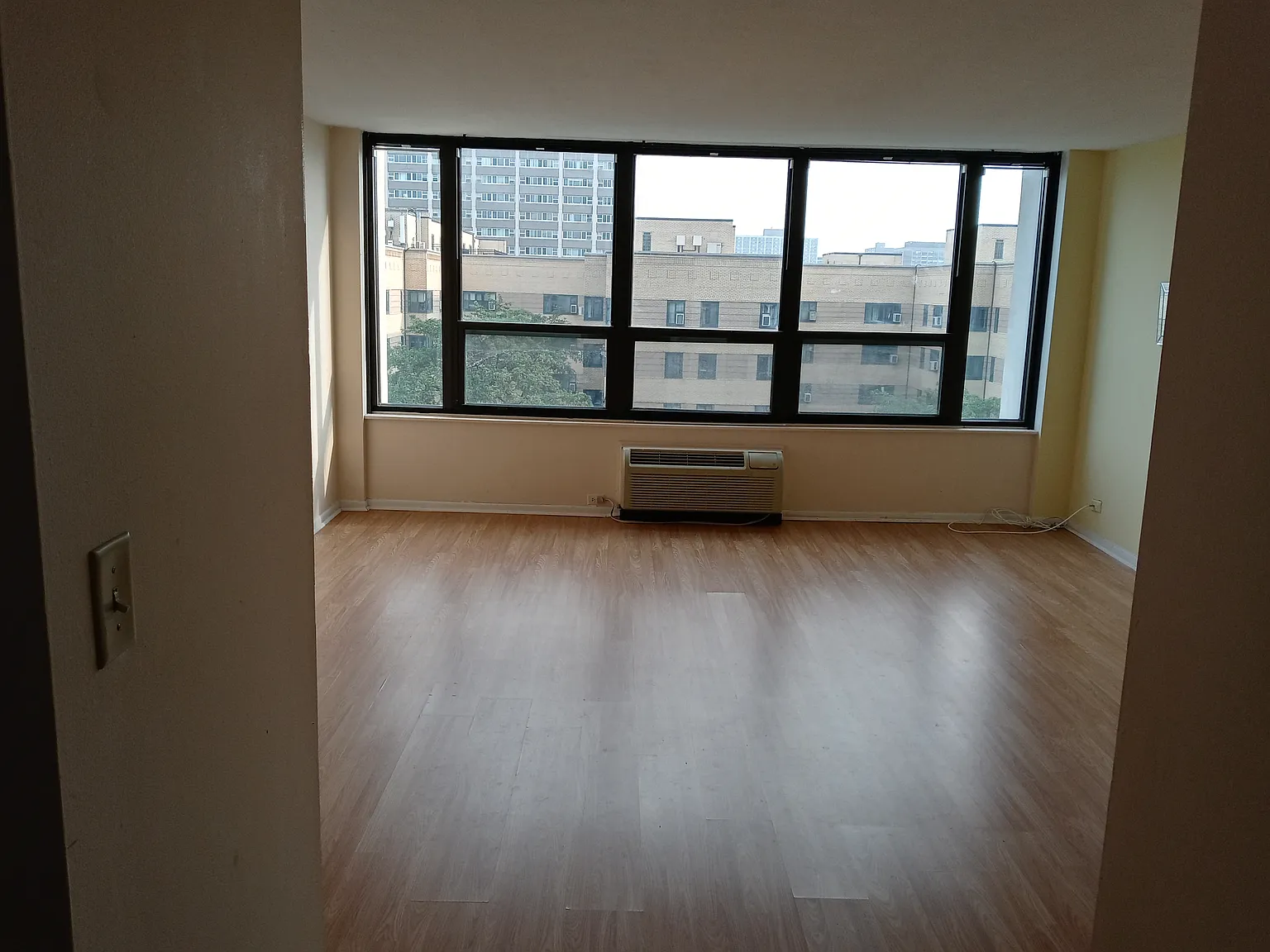 2 bed, 950 sqft, $1,985 — Photo 4