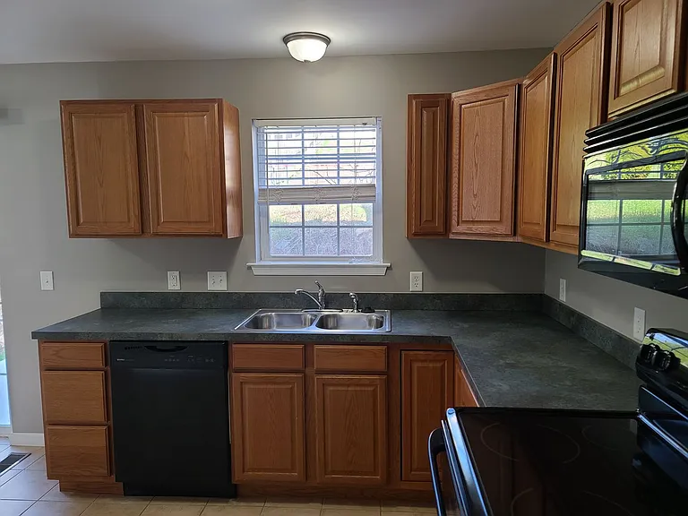 230 Crown Ct — Photo 13