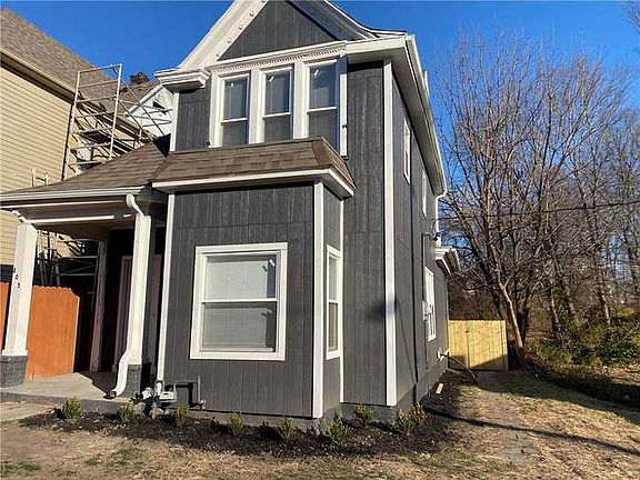 2nd image of 805 Gladstone Ave
