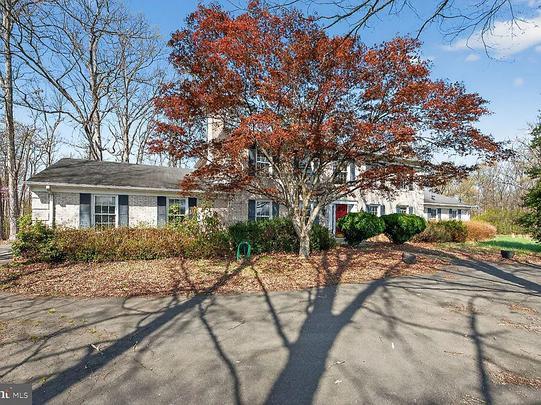 21733 Oatlands Rd — Photo 40