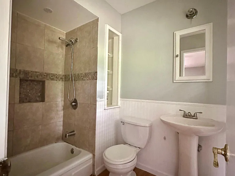 922 Downing St — Photo 16