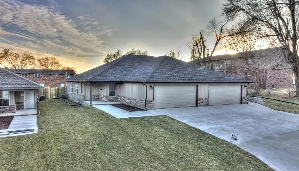 3 bed, 1250 sqft, $1,550 — Photo 4