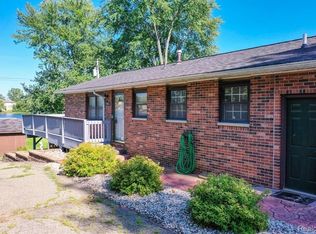 3095 School Lake Dr, Brighton, MI