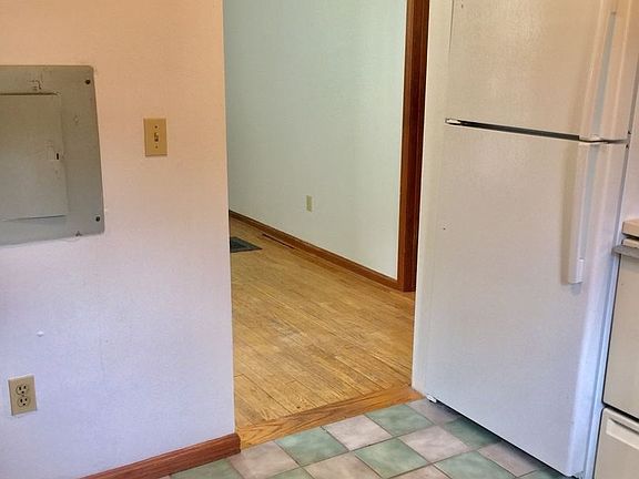 5th image of 120 Ballard St