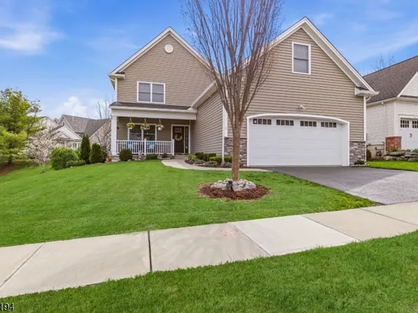2 Bluffs Ct, Hamburg Boro, NJ 07419