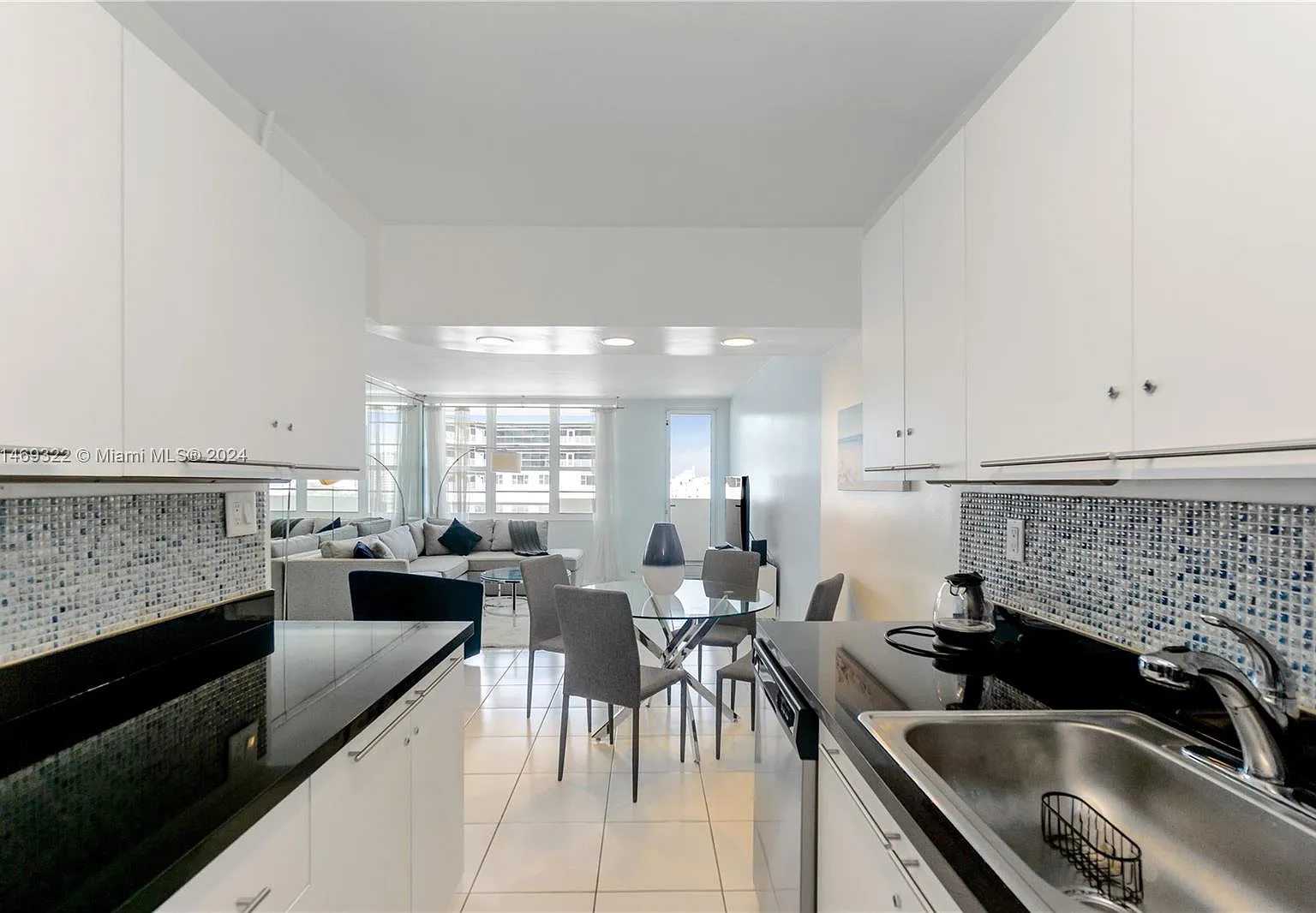 The Decoplage Condo — Photo 4