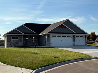 3811 Cooper Ct, Green Bay, WI 54313