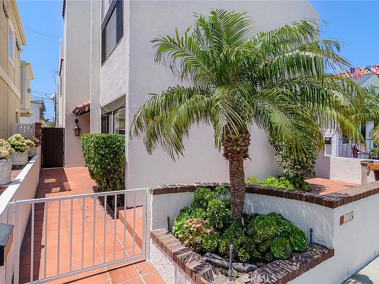 313 Diamond Ave — Photo 3