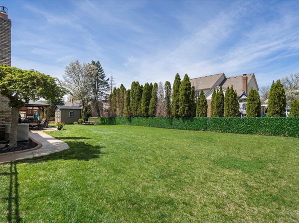 20611 Windemere Dr, Macomb, MI 48044